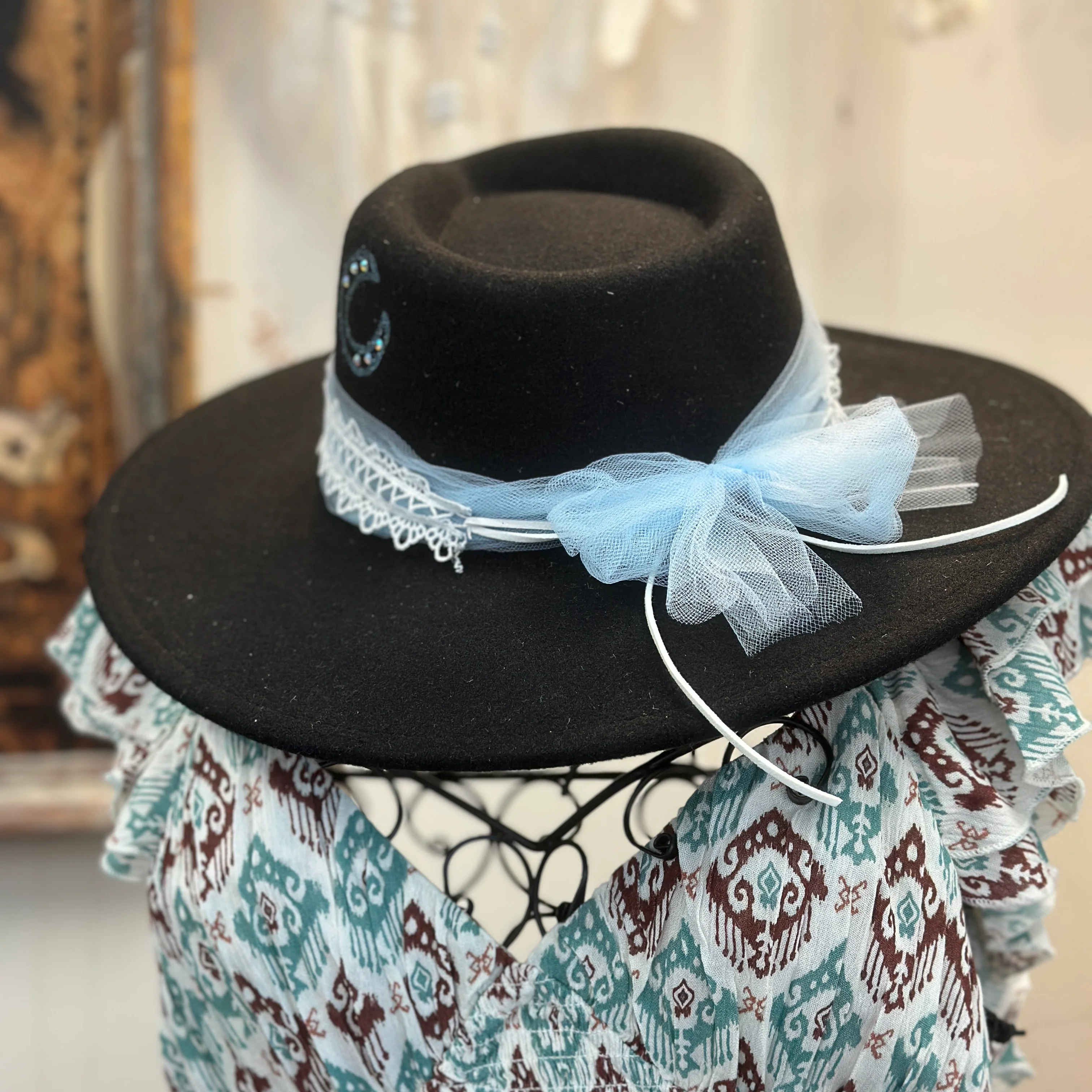 Lucky Horseshoe Hat - Image 2