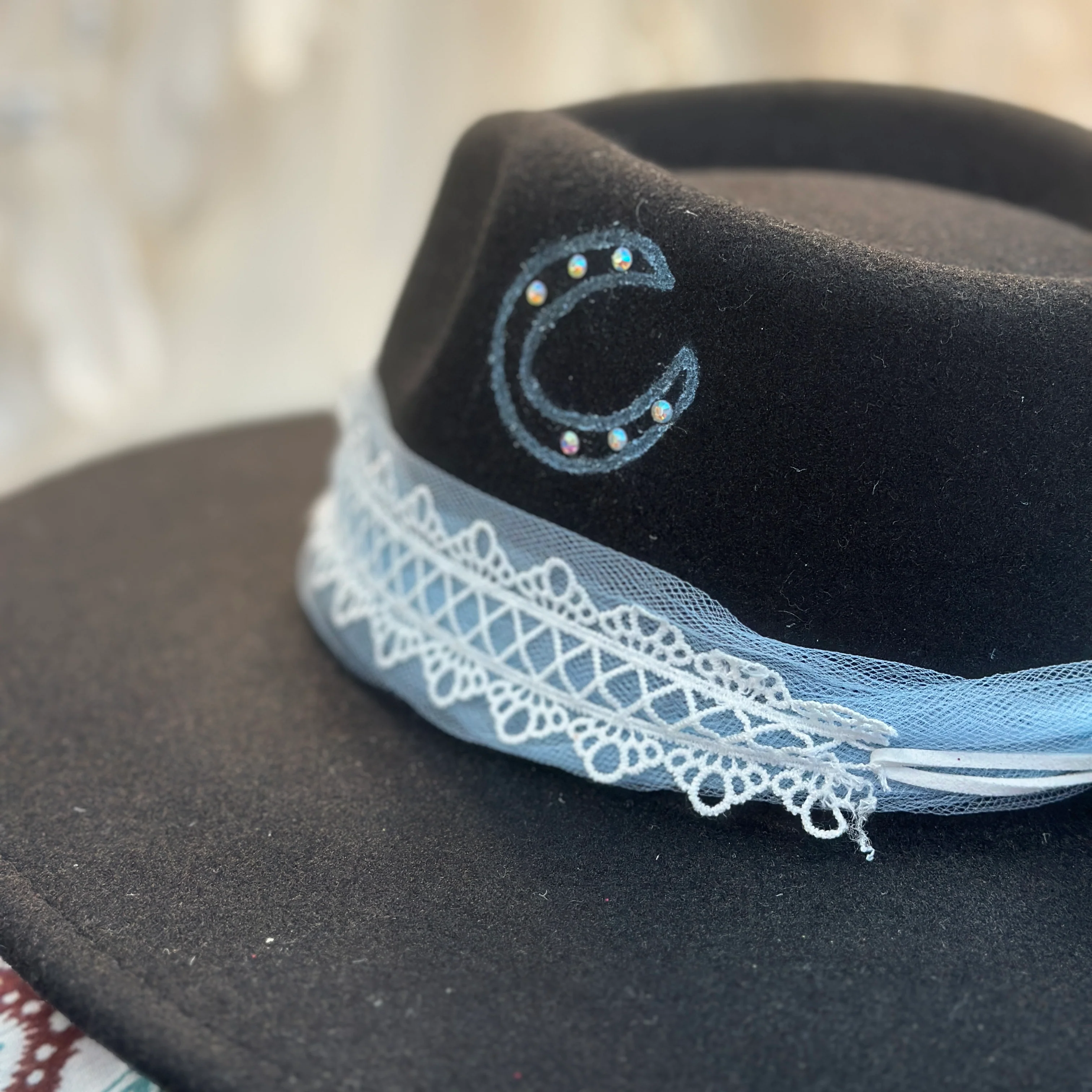 Lucky Horseshoe Hat - Image 3